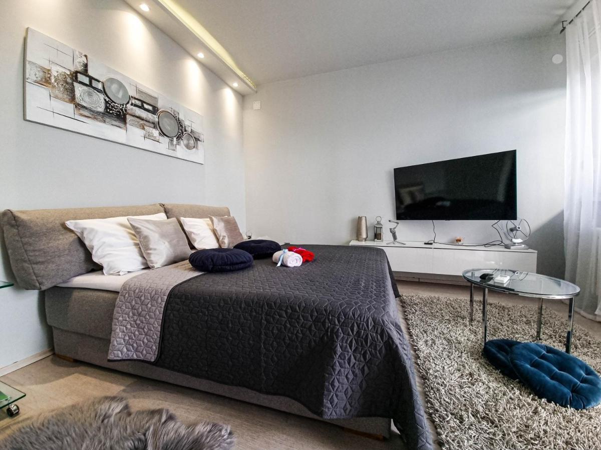 Apartment Apex Penthouse Self Check-In カルロヴァッツ エクステリア 写真